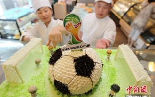 足球创意蛋糕男生适合吗，男孩足球蛋糕